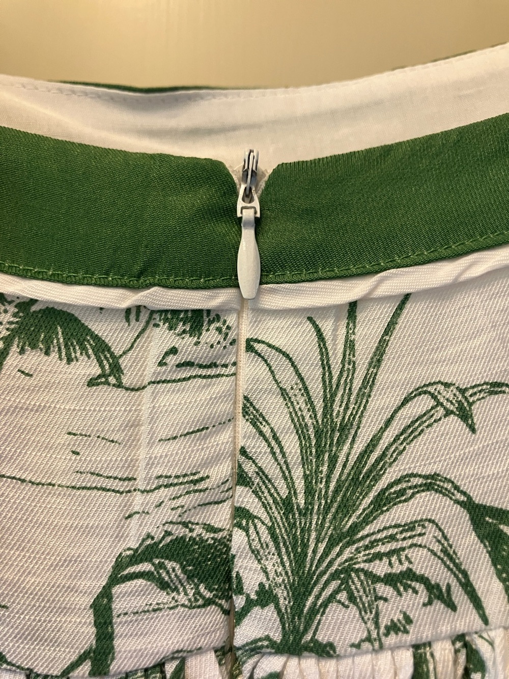bohme Green & White Tropical Tie-Shoulder Maxi Dress! Fully lined. - Picture 7 of 12
